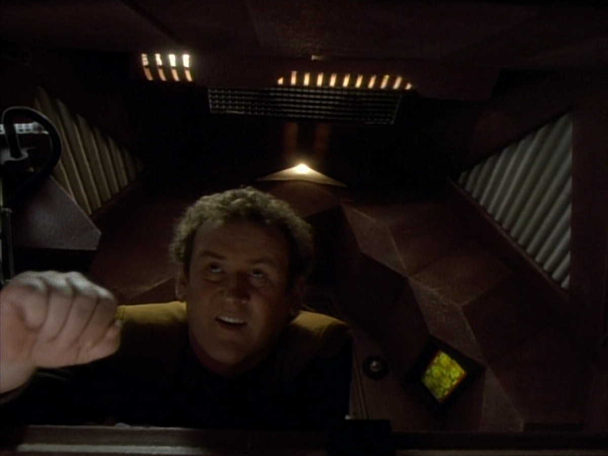 extant_StarTrekDS9_1x06-CaptivePursuitl_00602.jpg