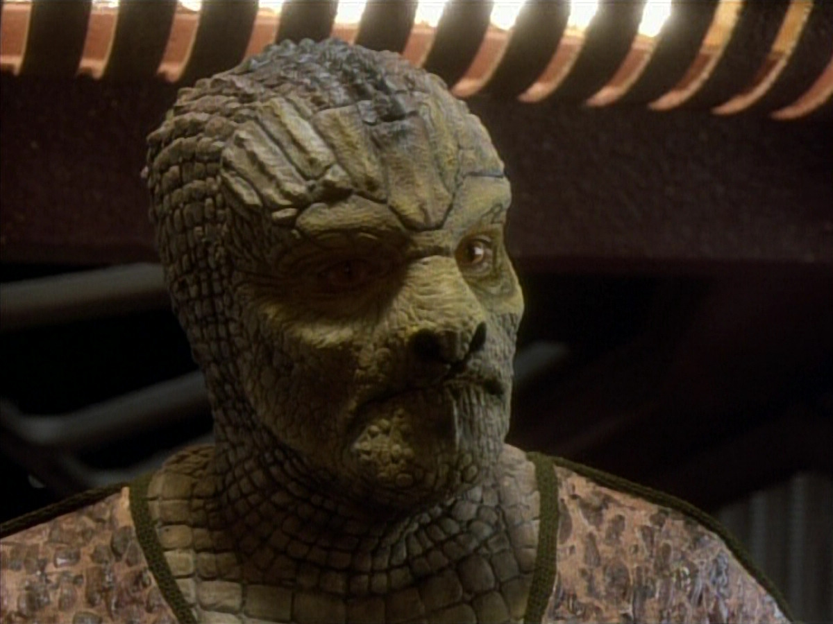 extant_StarTrekDS9_1x06-CaptivePursuitl_00685.jpg