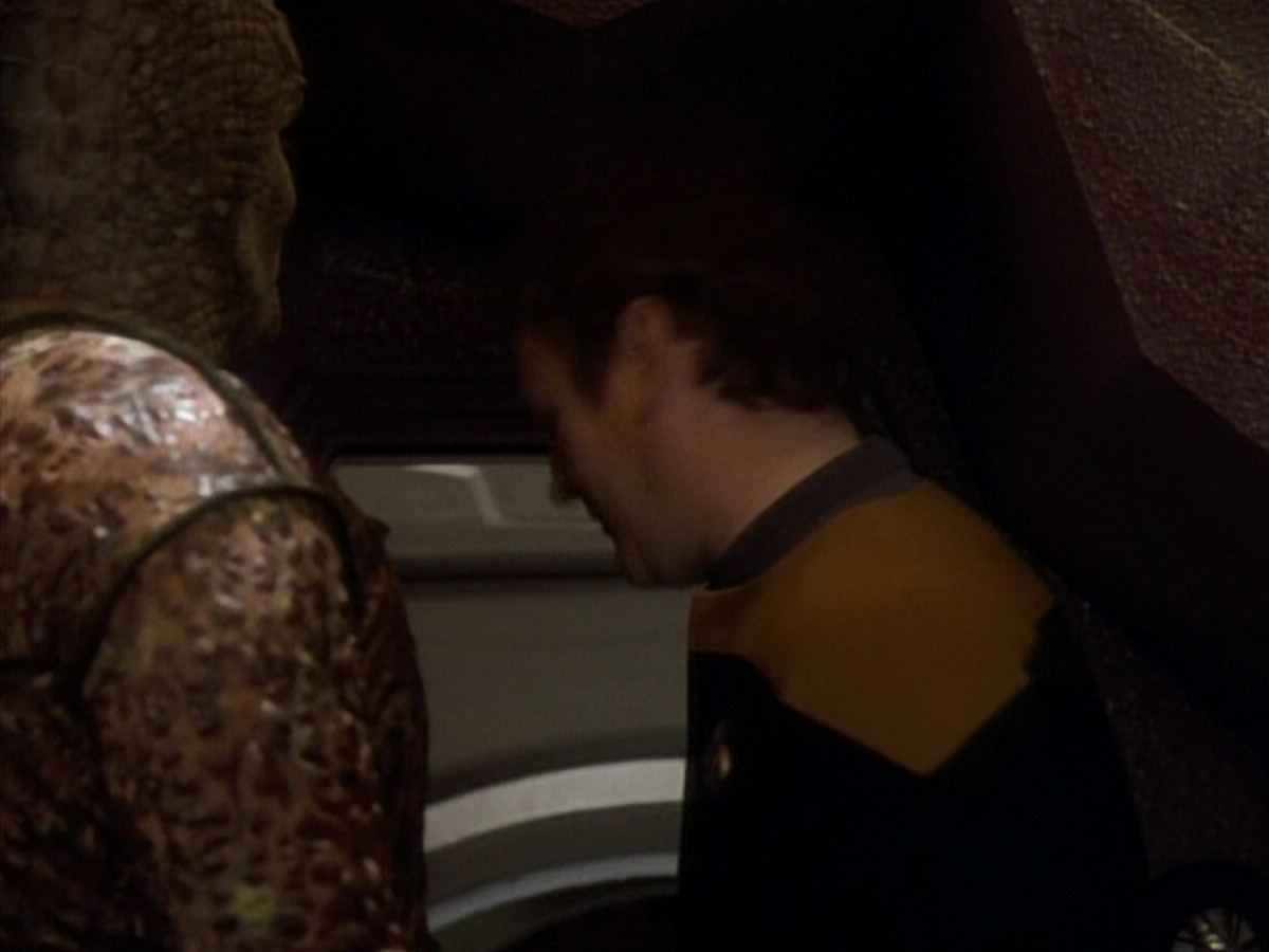 extant_StarTrekDS9_1x06-CaptivePursuitl_00725.jpg
