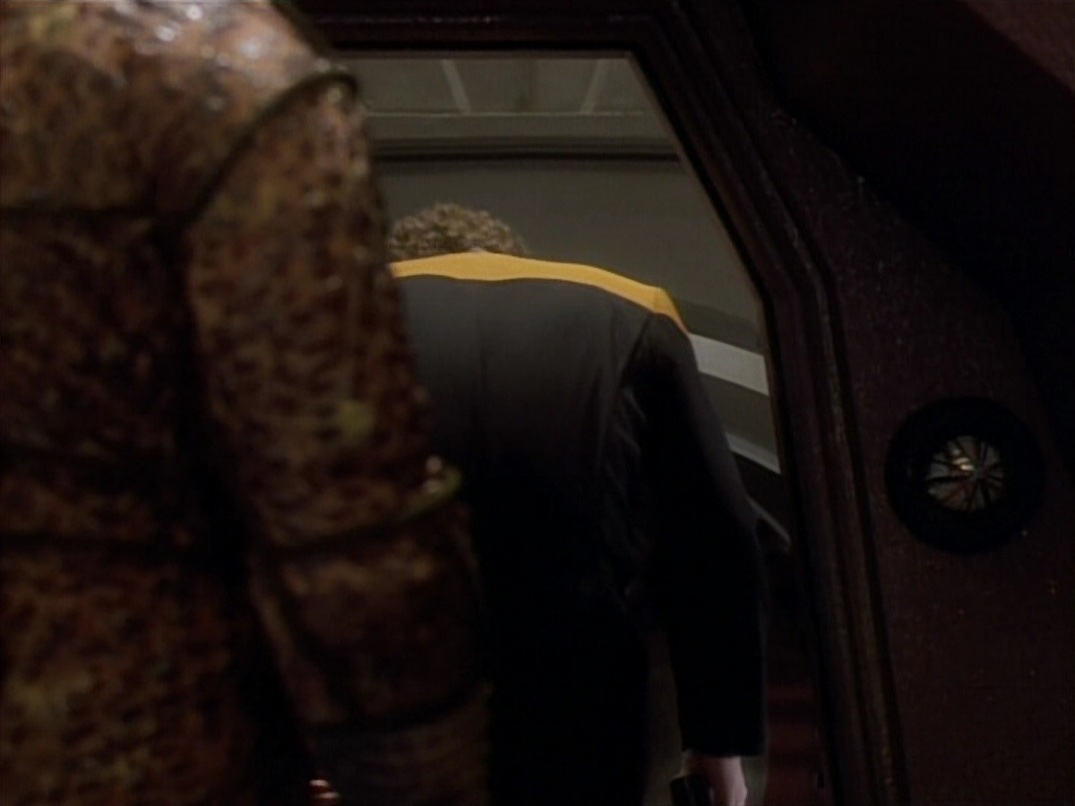 extant_StarTrekDS9_1x06-CaptivePursuitl_00728.jpg