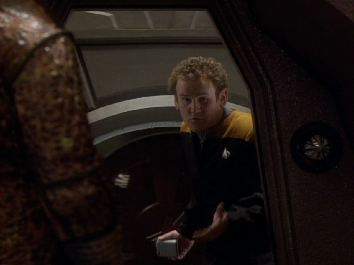 extant_StarTrekDS9_1x06-CaptivePursuitl_00738.jpg