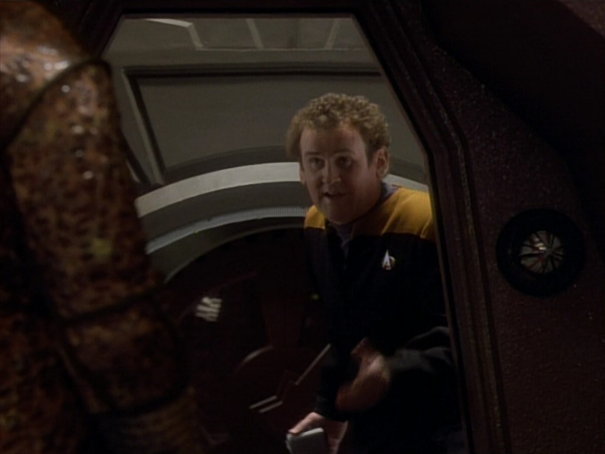 extant_StarTrekDS9_1x06-CaptivePursuitl_00739.jpg