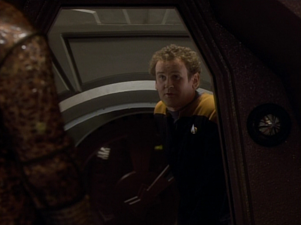 extant_StarTrekDS9_1x06-CaptivePursuitl_00741.jpg
