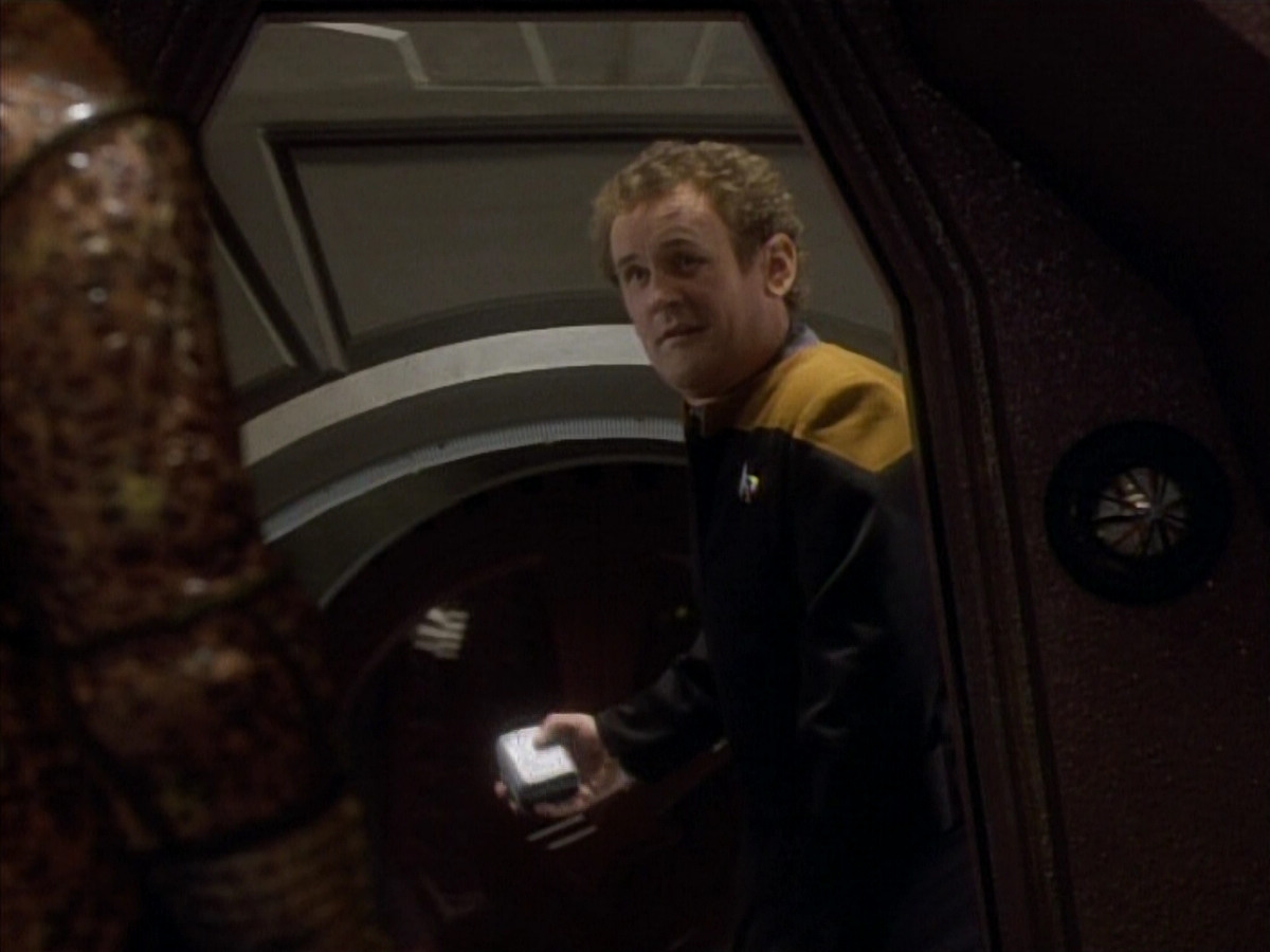 extant_StarTrekDS9_1x06-CaptivePursuitl_00746.jpg