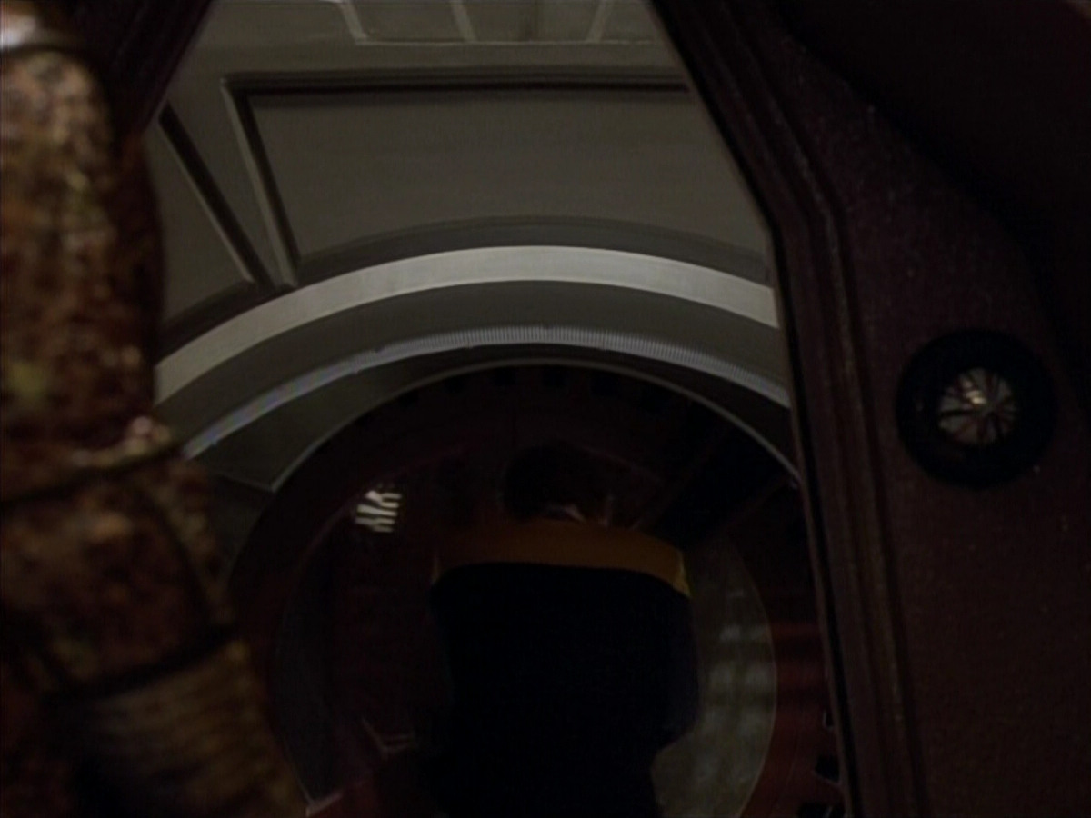 extant_StarTrekDS9_1x06-CaptivePursuitl_00749.jpg