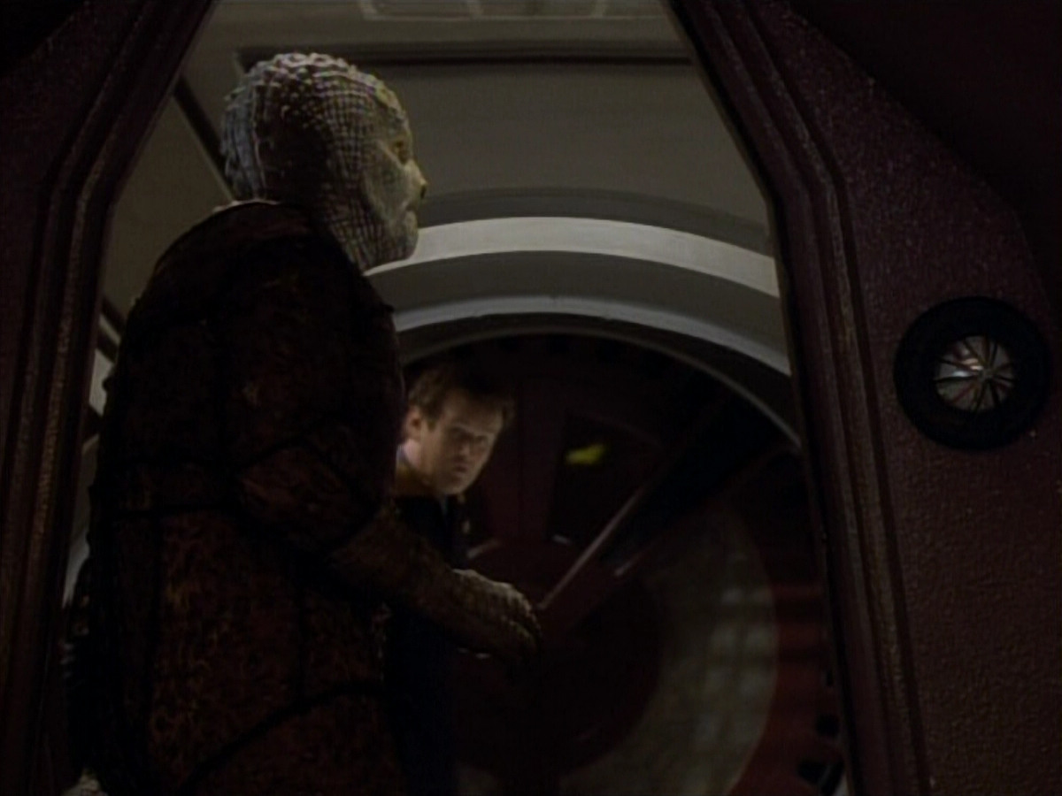 extant_StarTrekDS9_1x06-CaptivePursuitl_00763.jpg