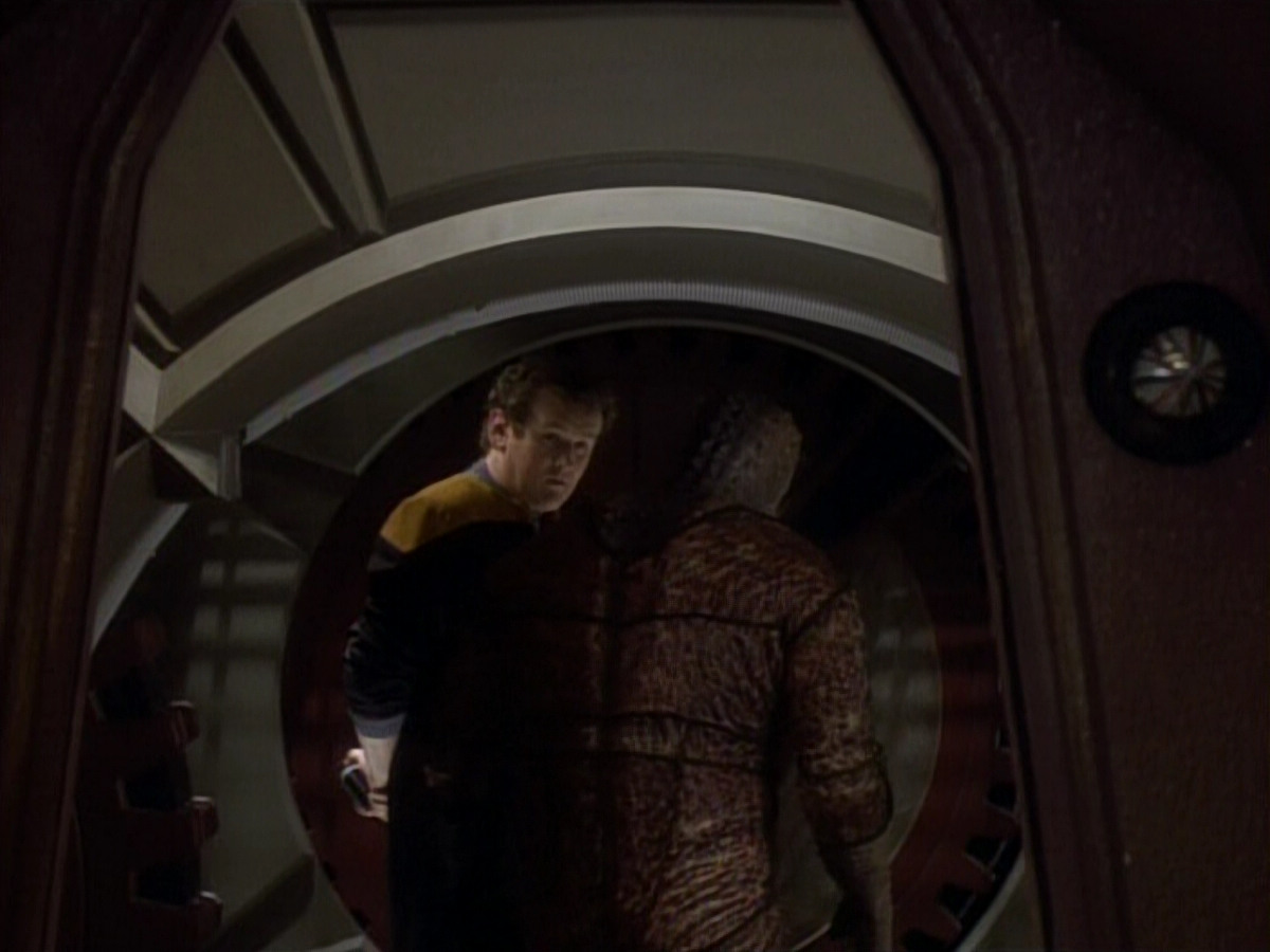 extant_StarTrekDS9_1x06-CaptivePursuitl_00768.jpg