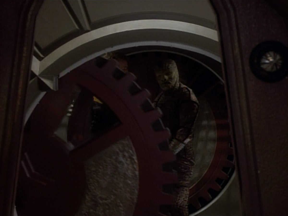 extant_StarTrekDS9_1x06-CaptivePursuitl_00772.jpg