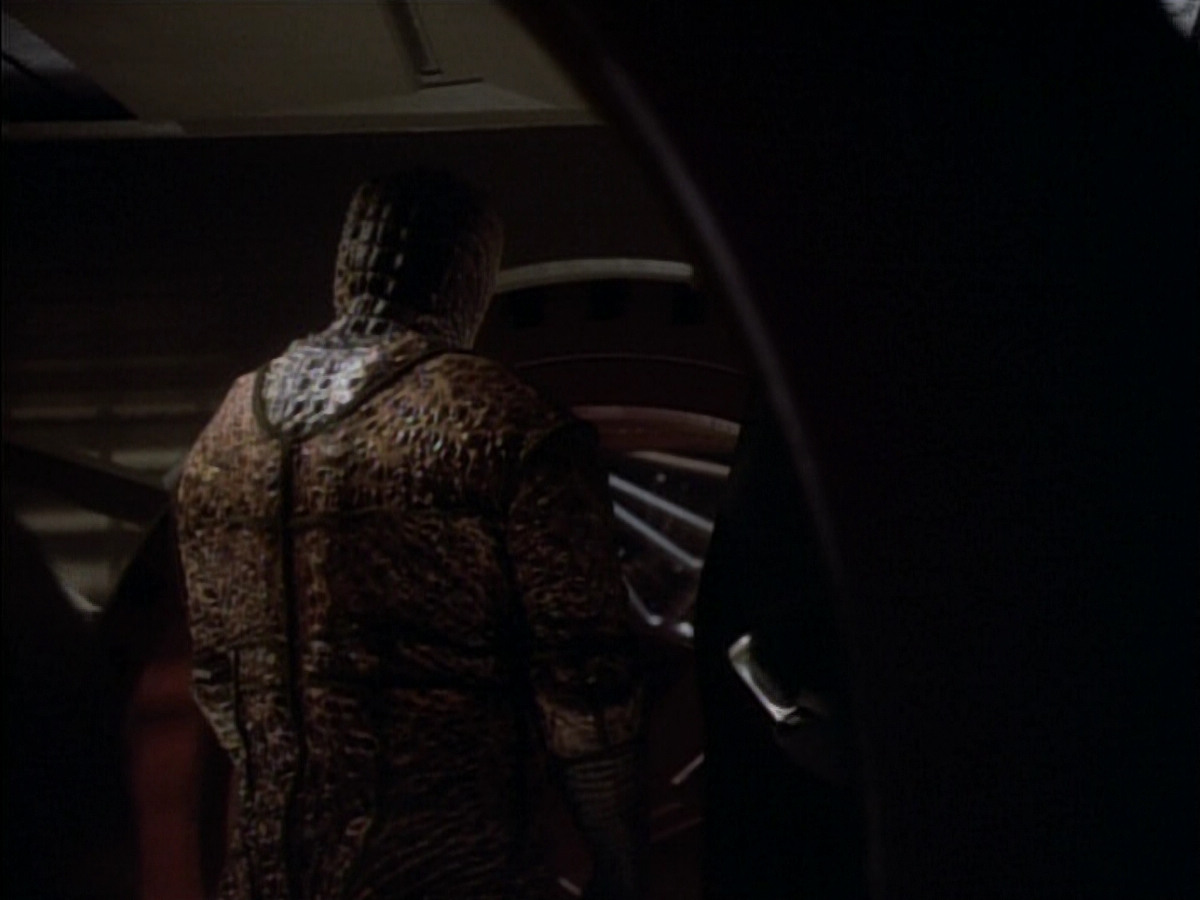 extant_StarTrekDS9_1x06-CaptivePursuitl_00777.jpg