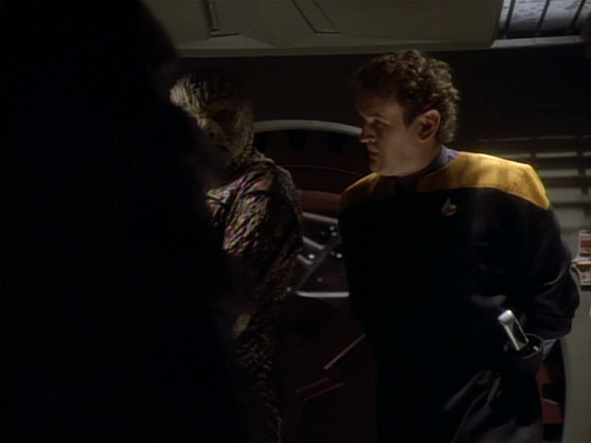 extant_StarTrekDS9_1x06-CaptivePursuitl_00779.jpg