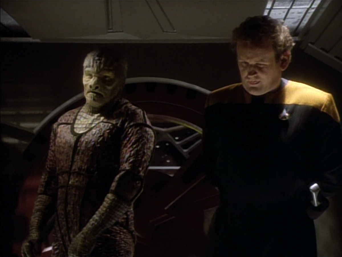 extant_StarTrekDS9_1x06-CaptivePursuitl_00780.jpg