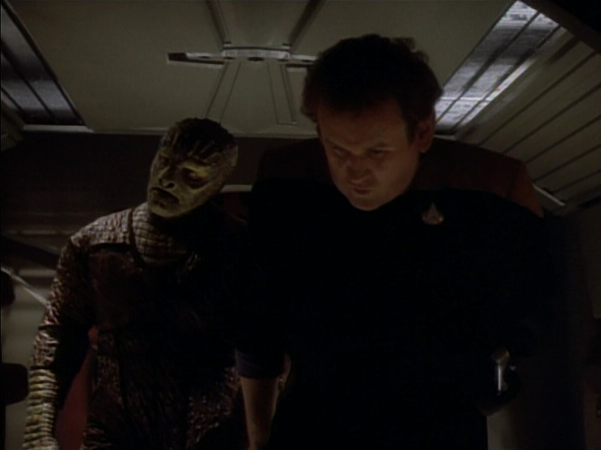 extant_StarTrekDS9_1x06-CaptivePursuitl_00782.jpg