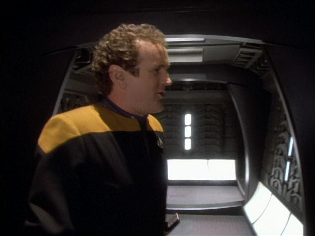 extant_StarTrekDS9_1x06-CaptivePursuitl_00797.jpg
