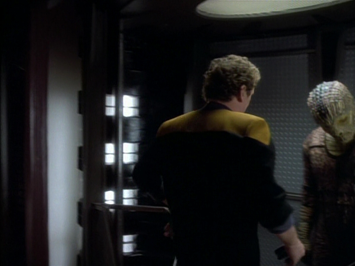 extant_StarTrekDS9_1x06-CaptivePursuitl_00800.jpg