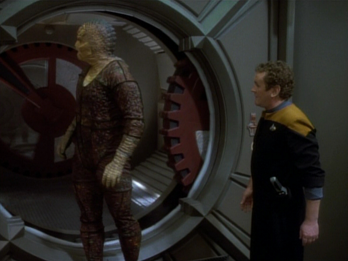 extant_StarTrekDS9_1x06-CaptivePursuitl_00831.jpg