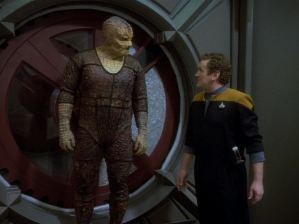 extant_StarTrekDS9_1x06-CaptivePursuitl_00839.jpg