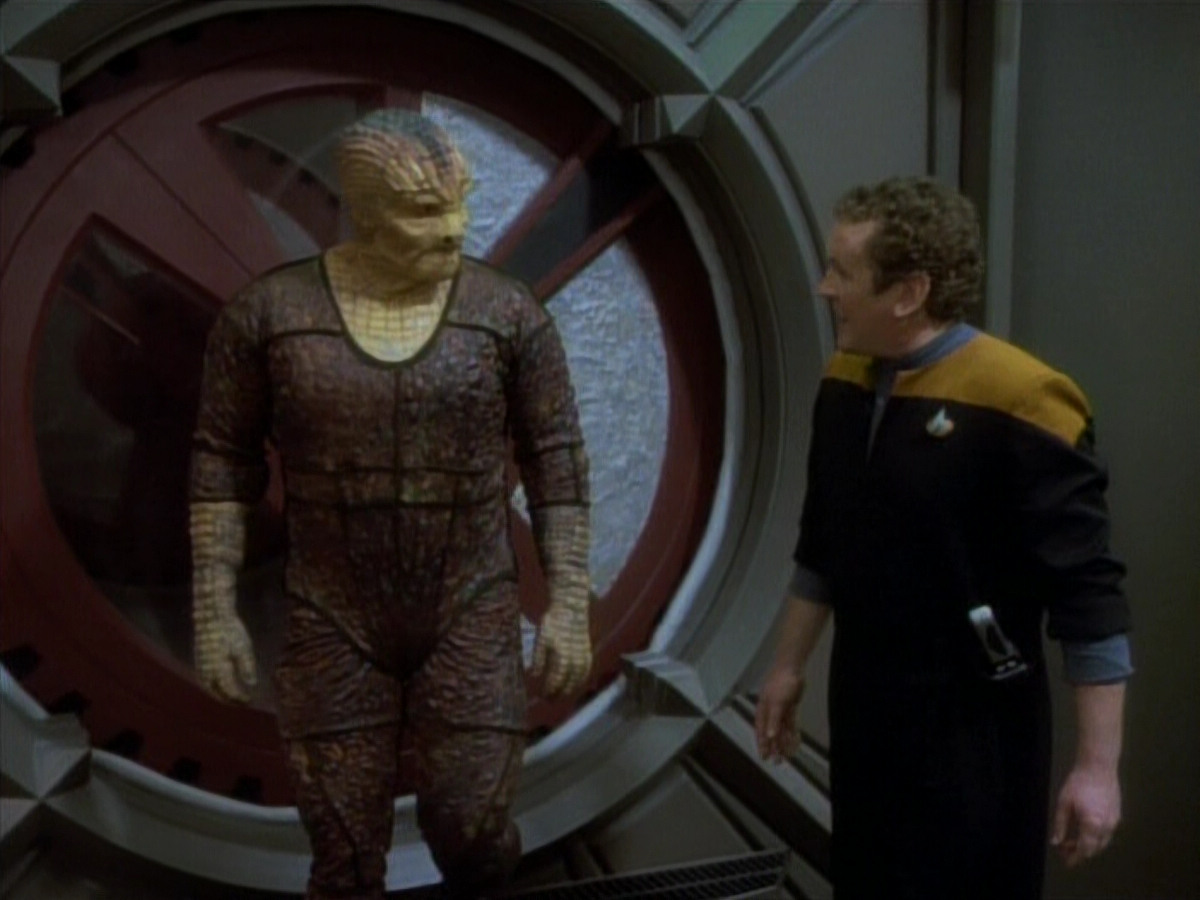 extant_StarTrekDS9_1x06-CaptivePursuitl_00842.jpg