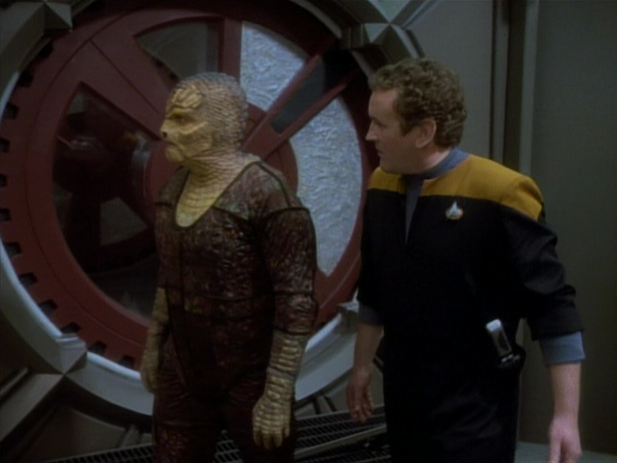extant_StarTrekDS9_1x06-CaptivePursuitl_00845.jpg