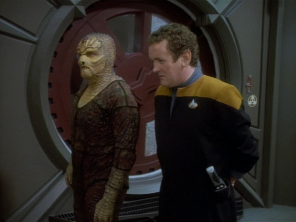 extant_StarTrekDS9_1x06-CaptivePursuitl_00847.jpg