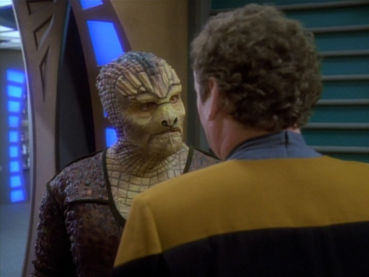 extant_StarTrekDS9_1x06-CaptivePursuitl_00865.jpg