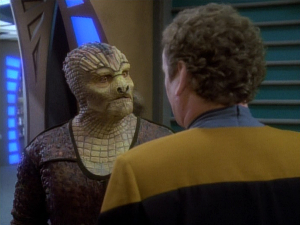 extant_StarTrekDS9_1x06-CaptivePursuitl_00867.jpg