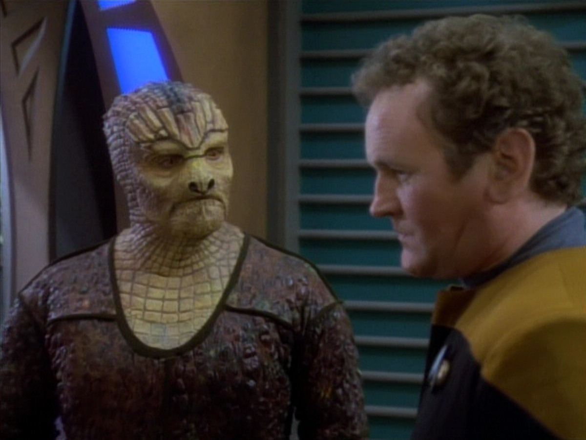 extant_StarTrekDS9_1x06-CaptivePursuitl_00875.jpg
