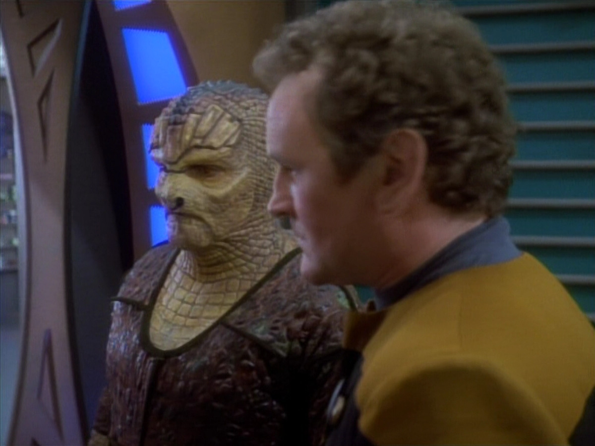 extant_StarTrekDS9_1x06-CaptivePursuitl_00876.jpg