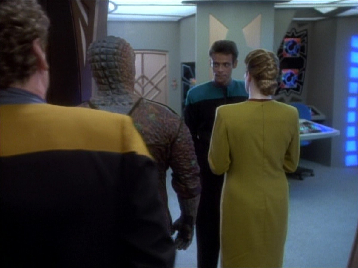 extant_StarTrekDS9_1x06-CaptivePursuitl_00884.jpg