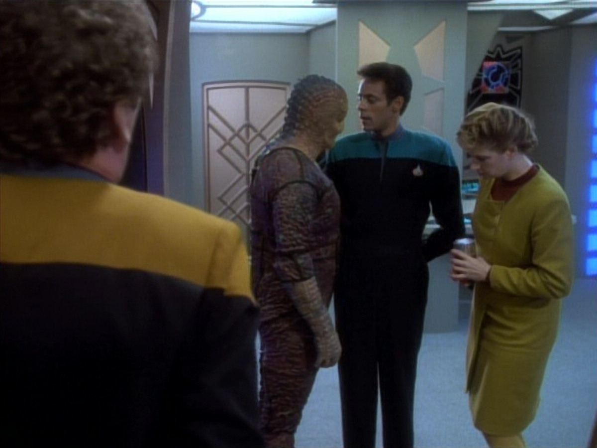 extant_StarTrekDS9_1x06-CaptivePursuitl_00888.jpg