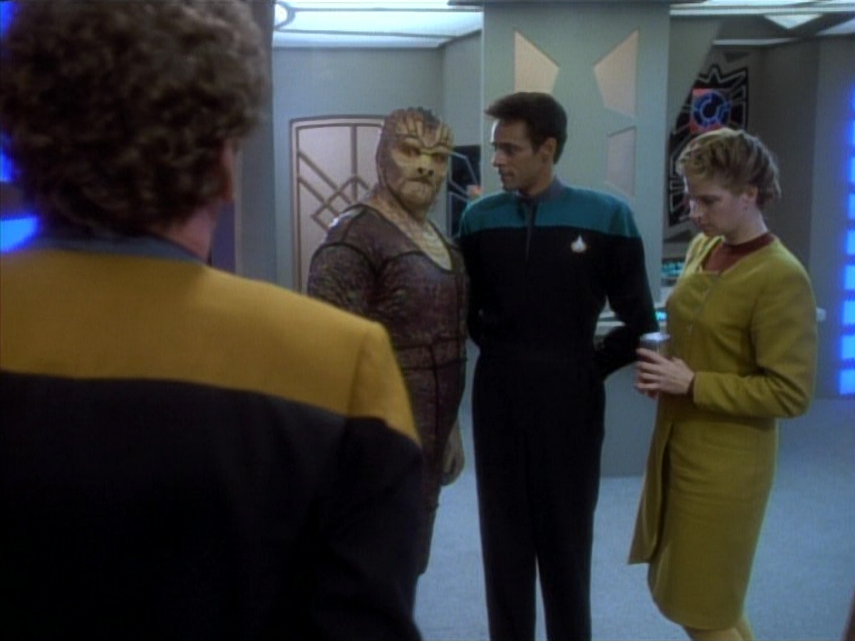 extant_StarTrekDS9_1x06-CaptivePursuitl_00893.jpg