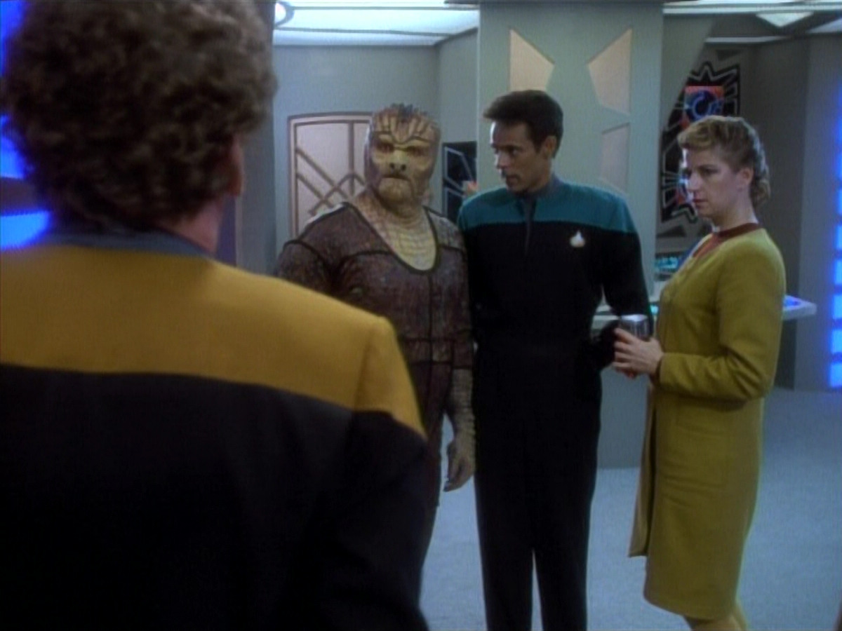 extant_StarTrekDS9_1x06-CaptivePursuitl_00896.jpg