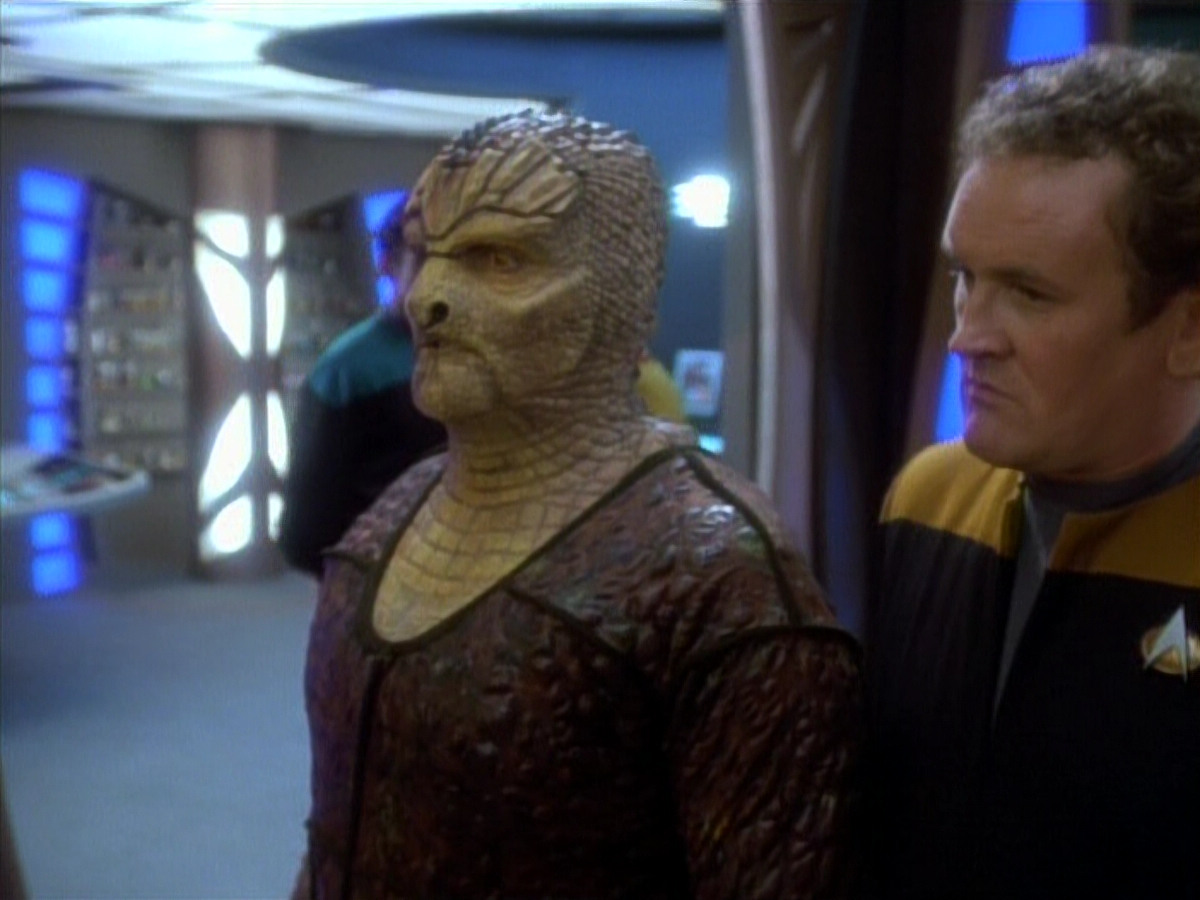 extant_StarTrekDS9_1x06-CaptivePursuitl_00903.jpg