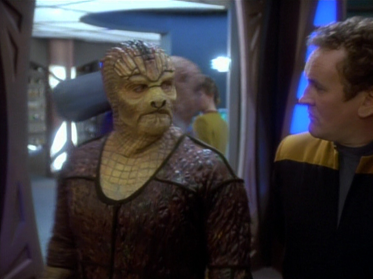 extant_StarTrekDS9_1x06-CaptivePursuitl_00904.jpg