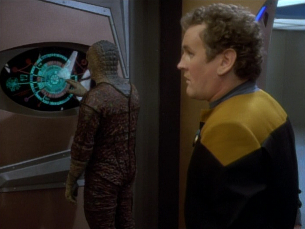 extant_StarTrekDS9_1x06-CaptivePursuitl_00913.jpg