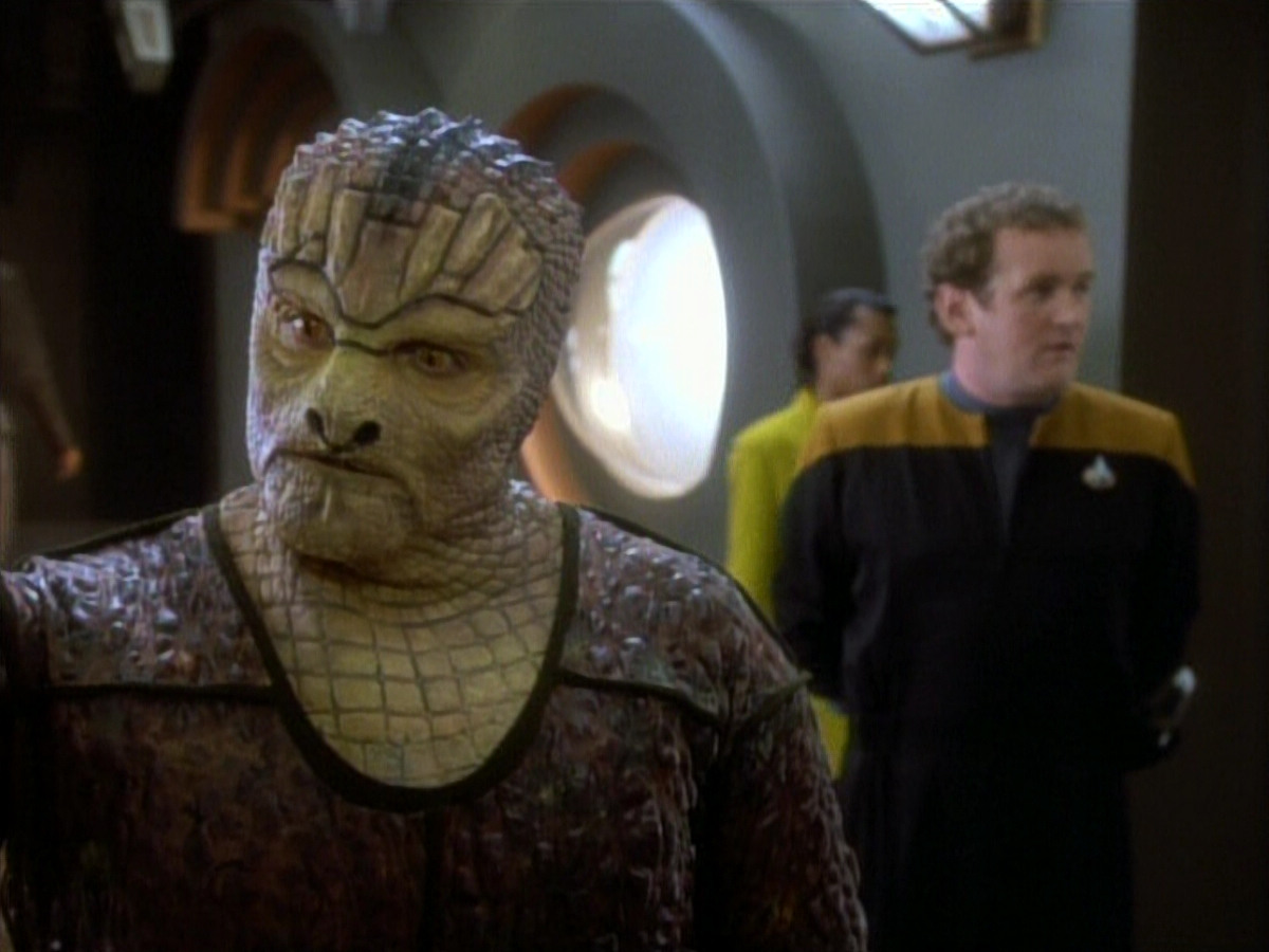 extant_StarTrekDS9_1x06-CaptivePursuitl_00917.jpg