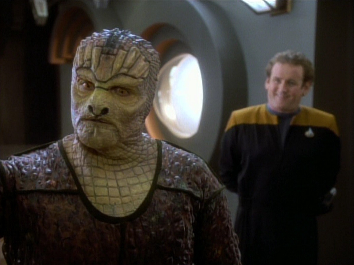 extant_StarTrekDS9_1x06-CaptivePursuitl_00920.jpg