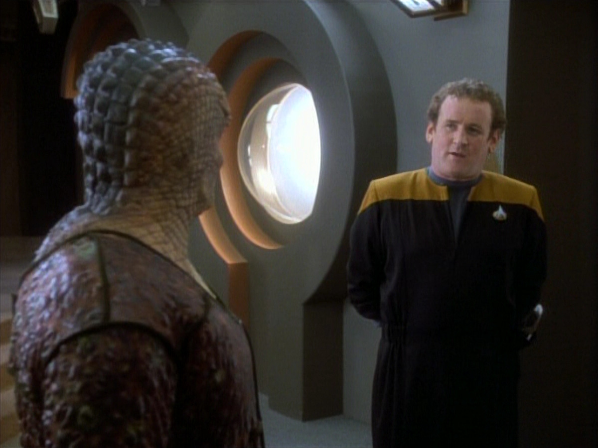 extant_StarTrekDS9_1x06-CaptivePursuitl_00927.jpg