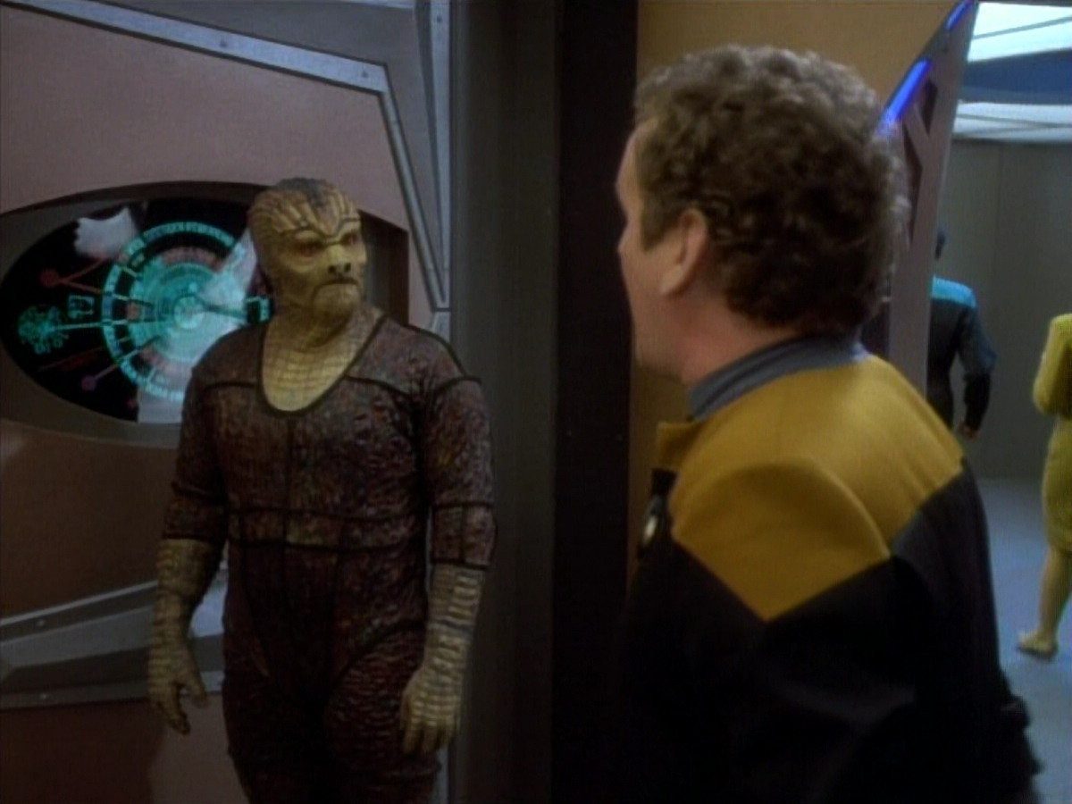 extant_StarTrekDS9_1x06-CaptivePursuitl_00931.jpg