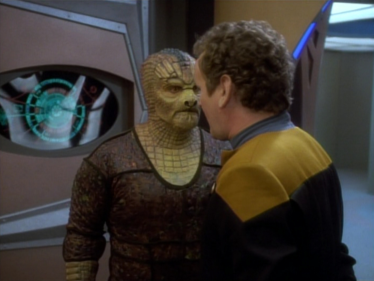 extant_StarTrekDS9_1x06-CaptivePursuitl_00937.jpg