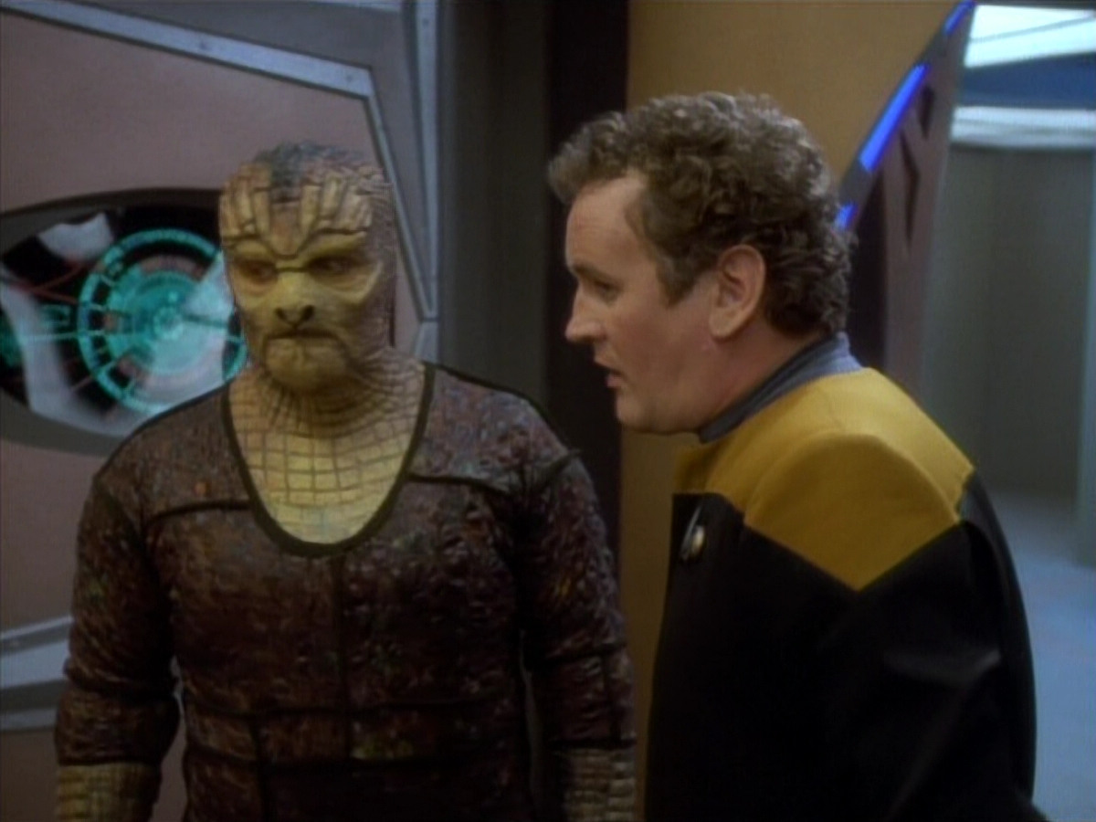 extant_StarTrekDS9_1x06-CaptivePursuitl_00942.jpg