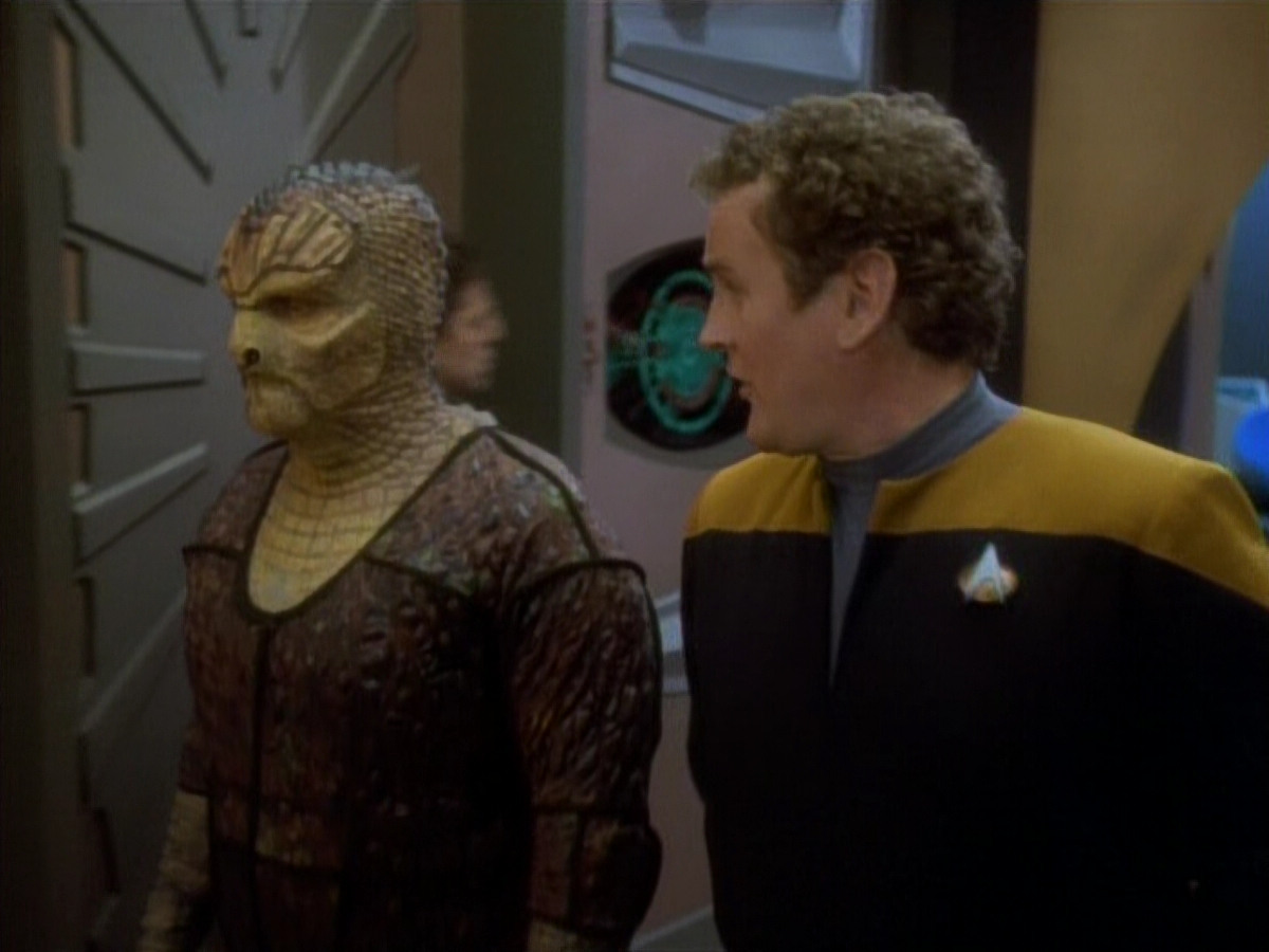 extant_StarTrekDS9_1x06-CaptivePursuitl_00947.jpg