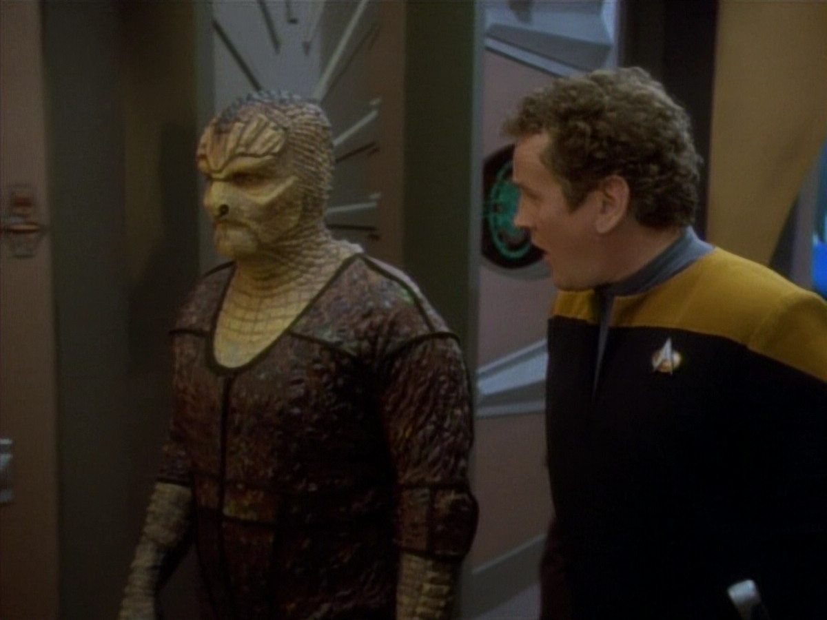 extant_StarTrekDS9_1x06-CaptivePursuitl_00948.jpg
