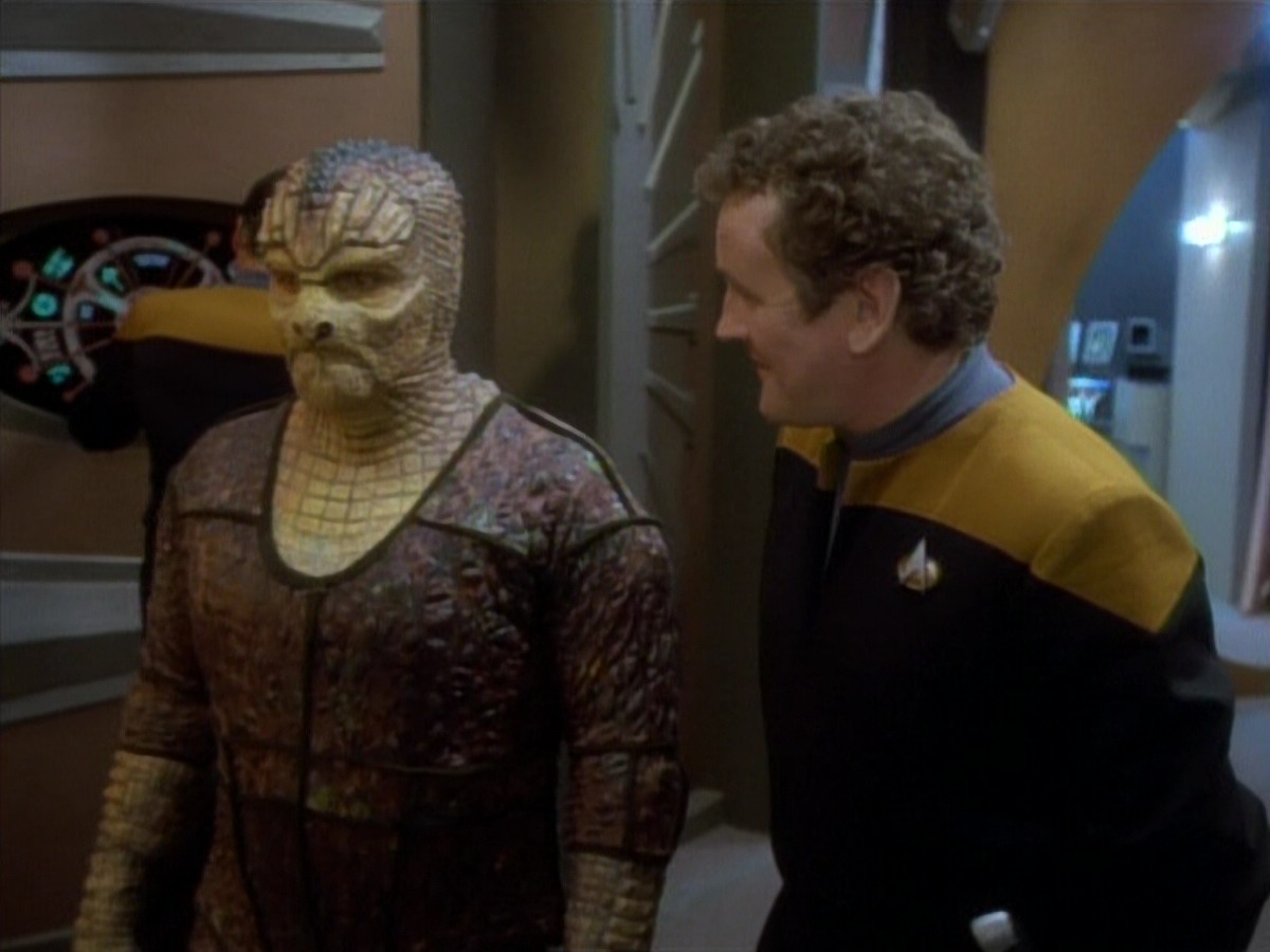 extant_StarTrekDS9_1x06-CaptivePursuitl_00952.jpg