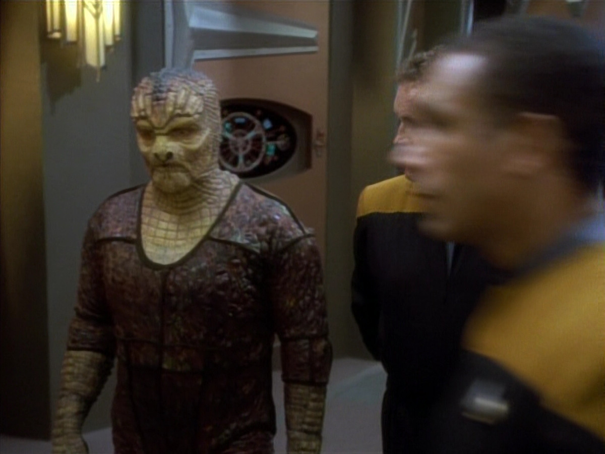 extant_StarTrekDS9_1x06-CaptivePursuitl_00956.jpg