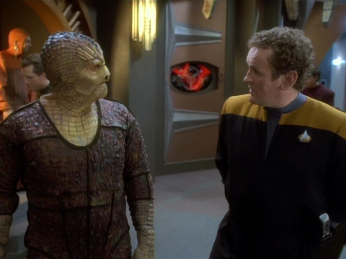 extant_StarTrekDS9_1x06-CaptivePursuitl_00963.jpg