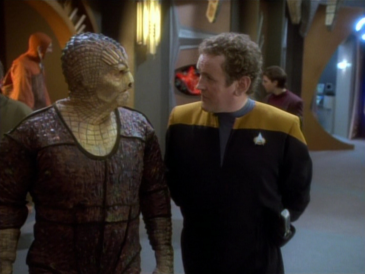 extant_StarTrekDS9_1x06-CaptivePursuitl_00965.jpg
