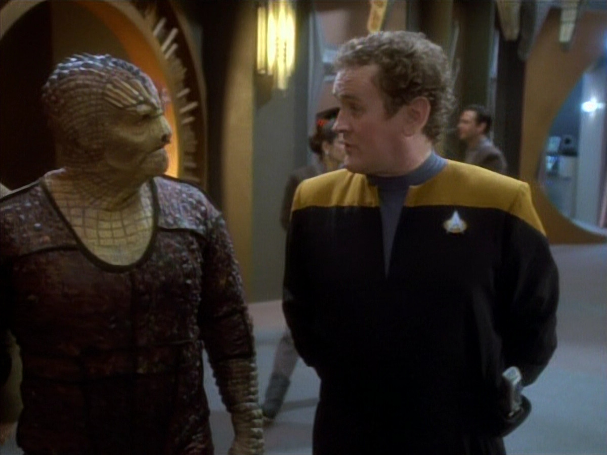 extant_StarTrekDS9_1x06-CaptivePursuitl_00967.jpg