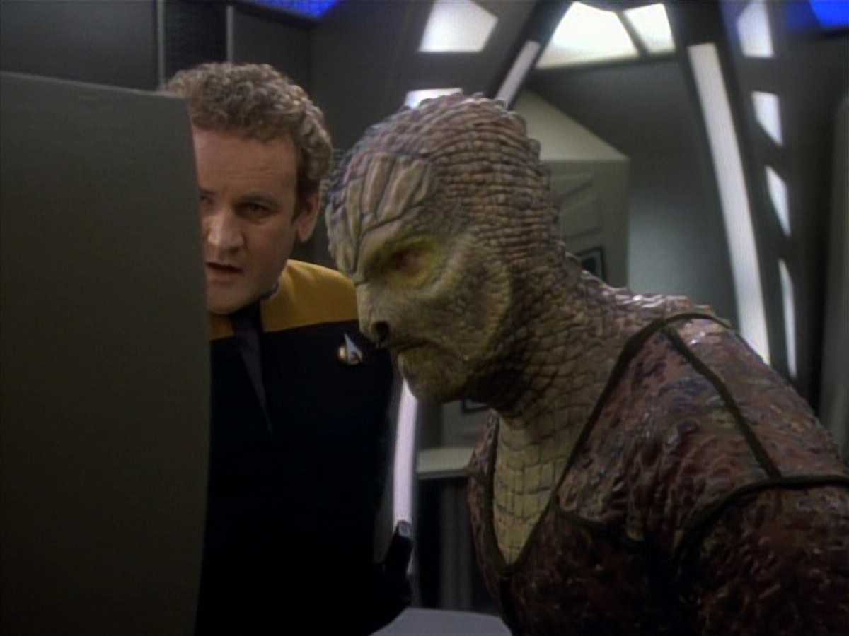 extant_StarTrekDS9_1x06-CaptivePursuitl_01091.jpg