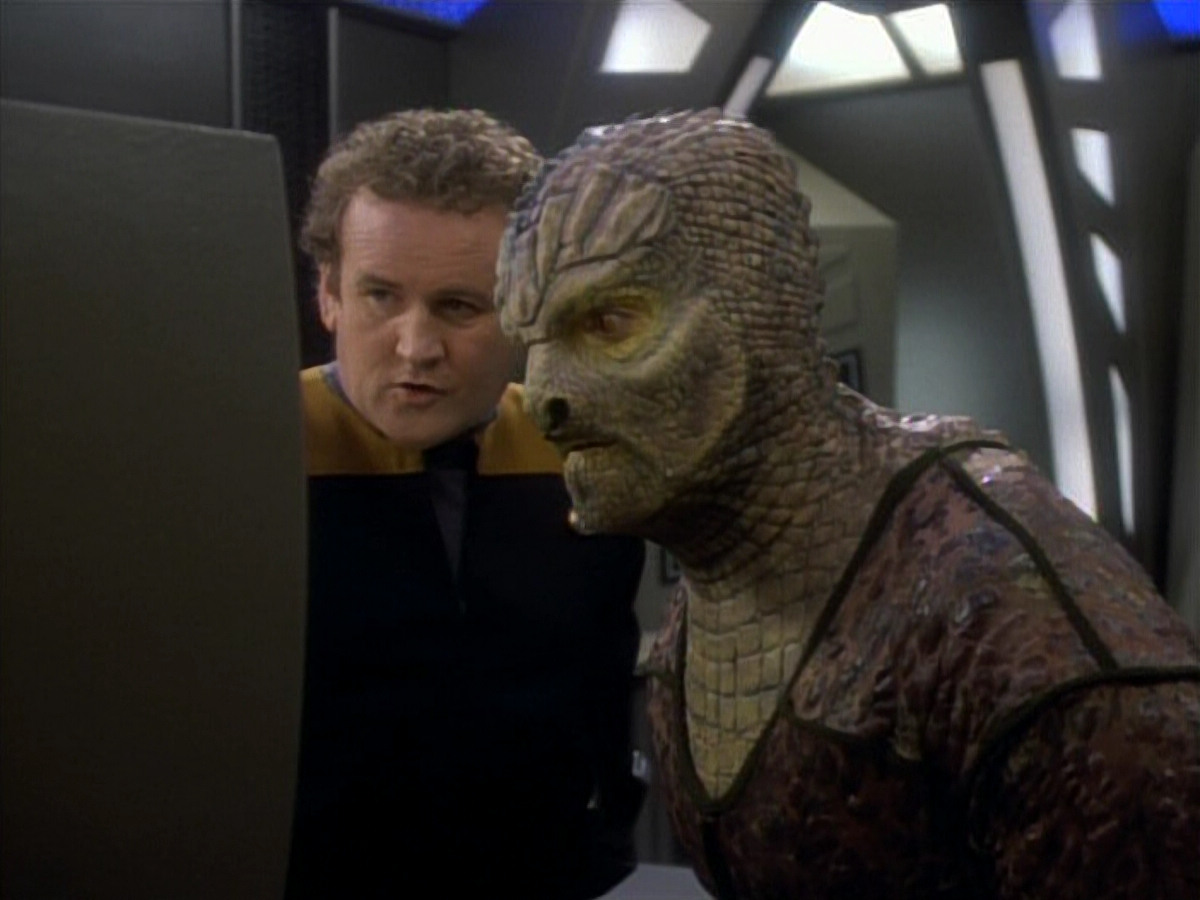 extant_StarTrekDS9_1x06-CaptivePursuitl_01092.jpg