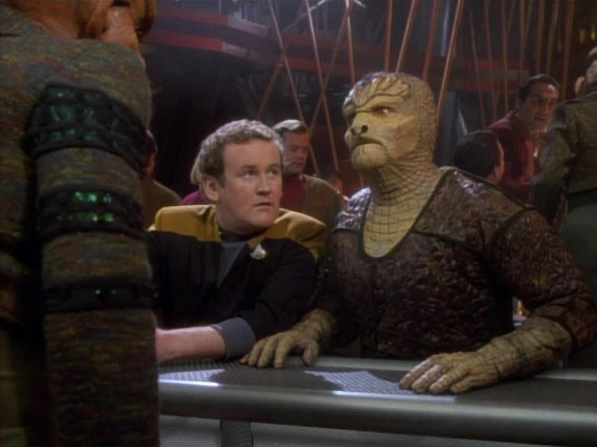 extant_StarTrekDS9_1x06-CaptivePursuitl_01510.jpg